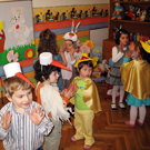 С танци и веселие децата посрещат Великден.